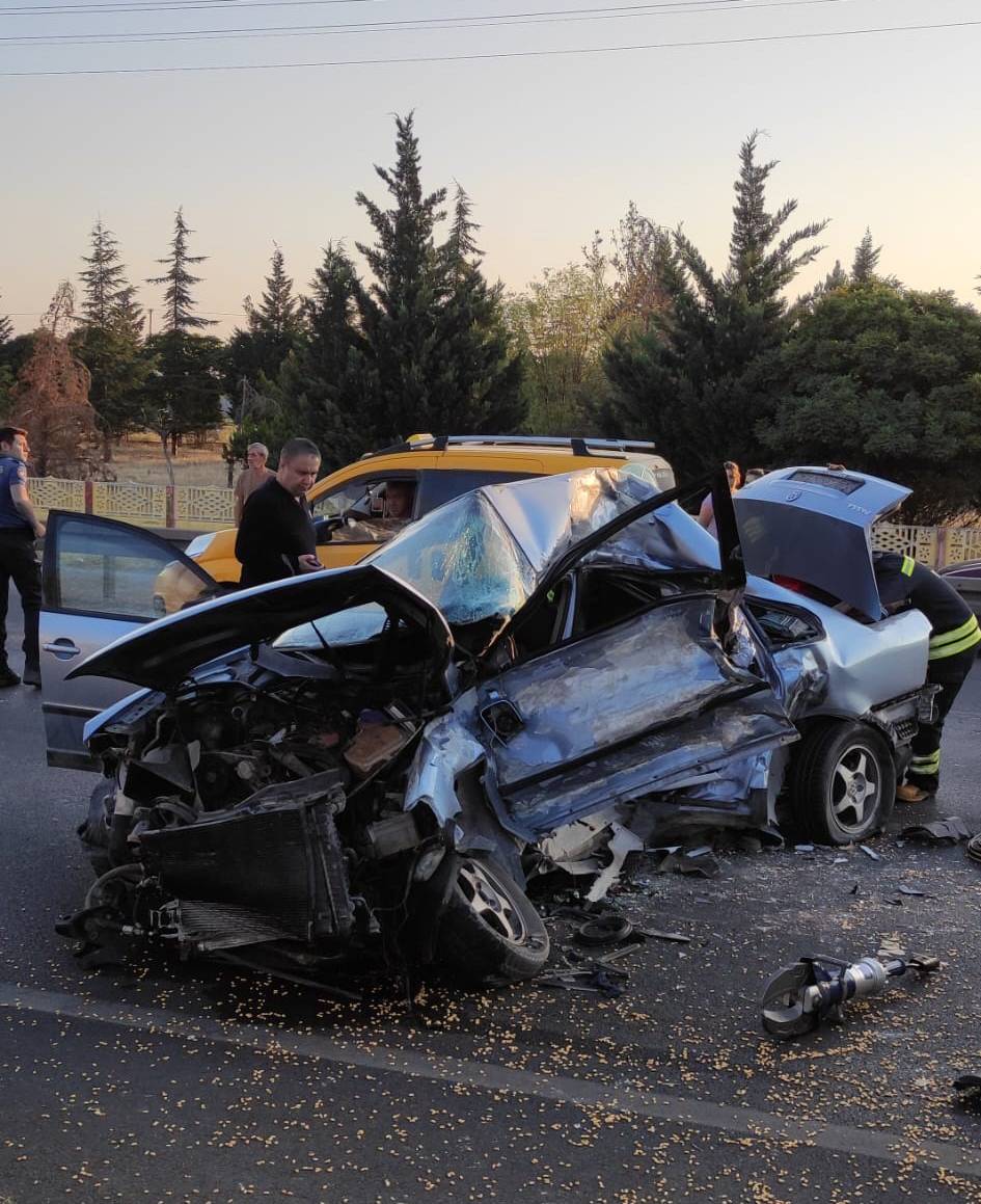 Konya’daki feci kazada can veren anne ve oğlu toprağa verildi 1